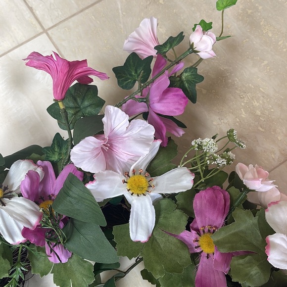 New: Spring/Summer Fine Quality Silk Floral Wreath for Door, Wall or Table - Picture 3 of 5